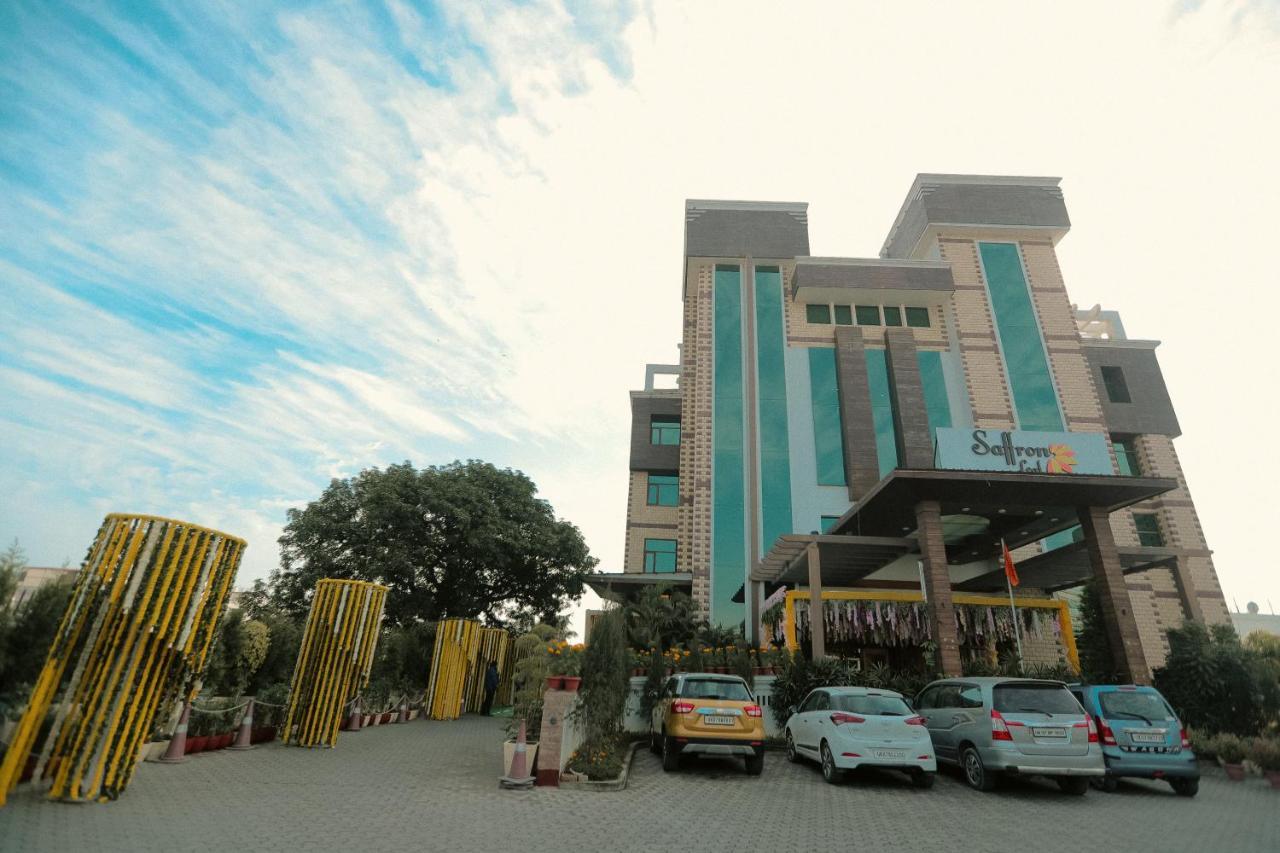 Hotel Saffron Leaf Dehradun Dış mekan fotoğraf