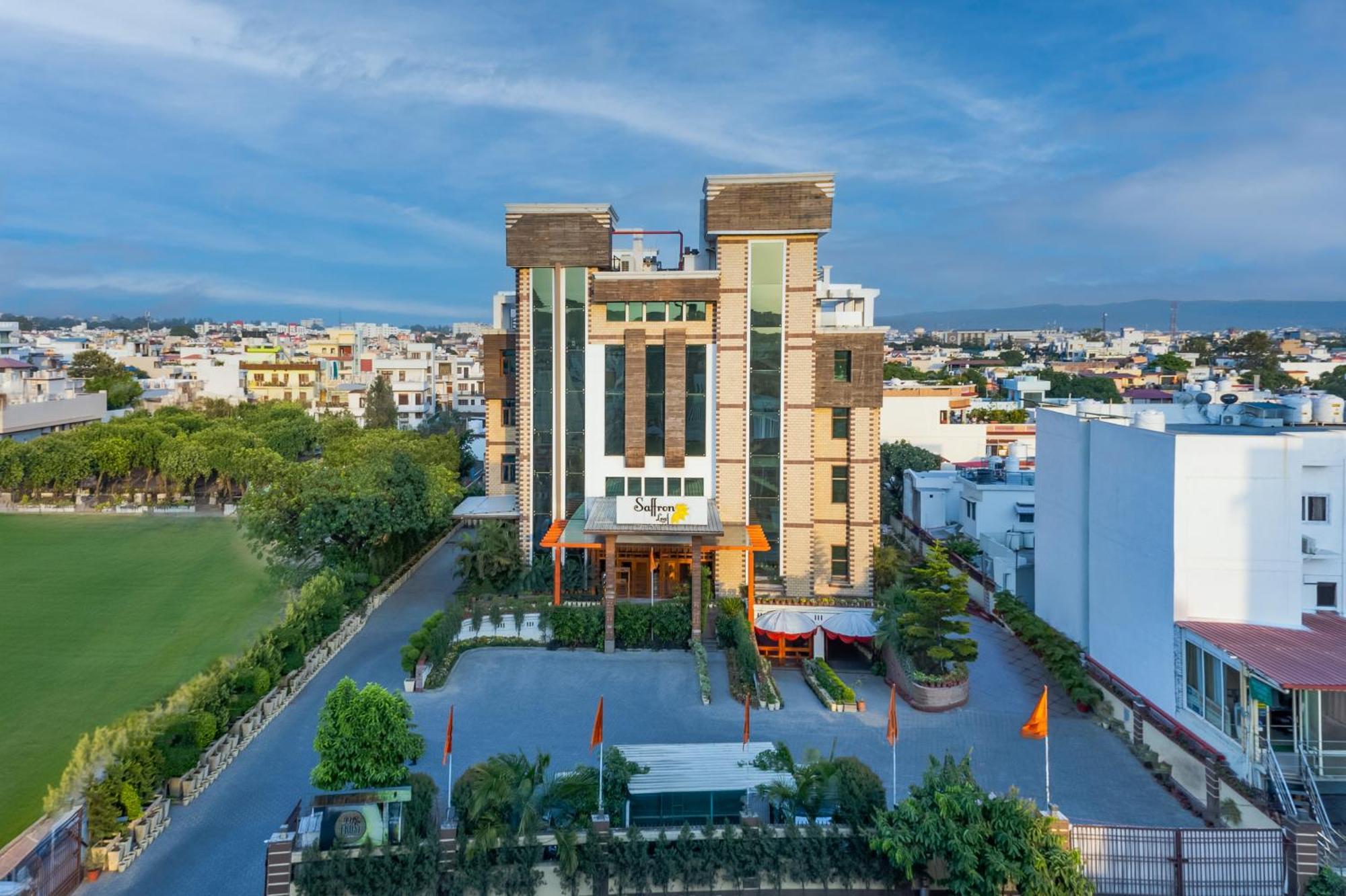 Hotel Saffron Leaf Dehradun Dış mekan fotoğraf