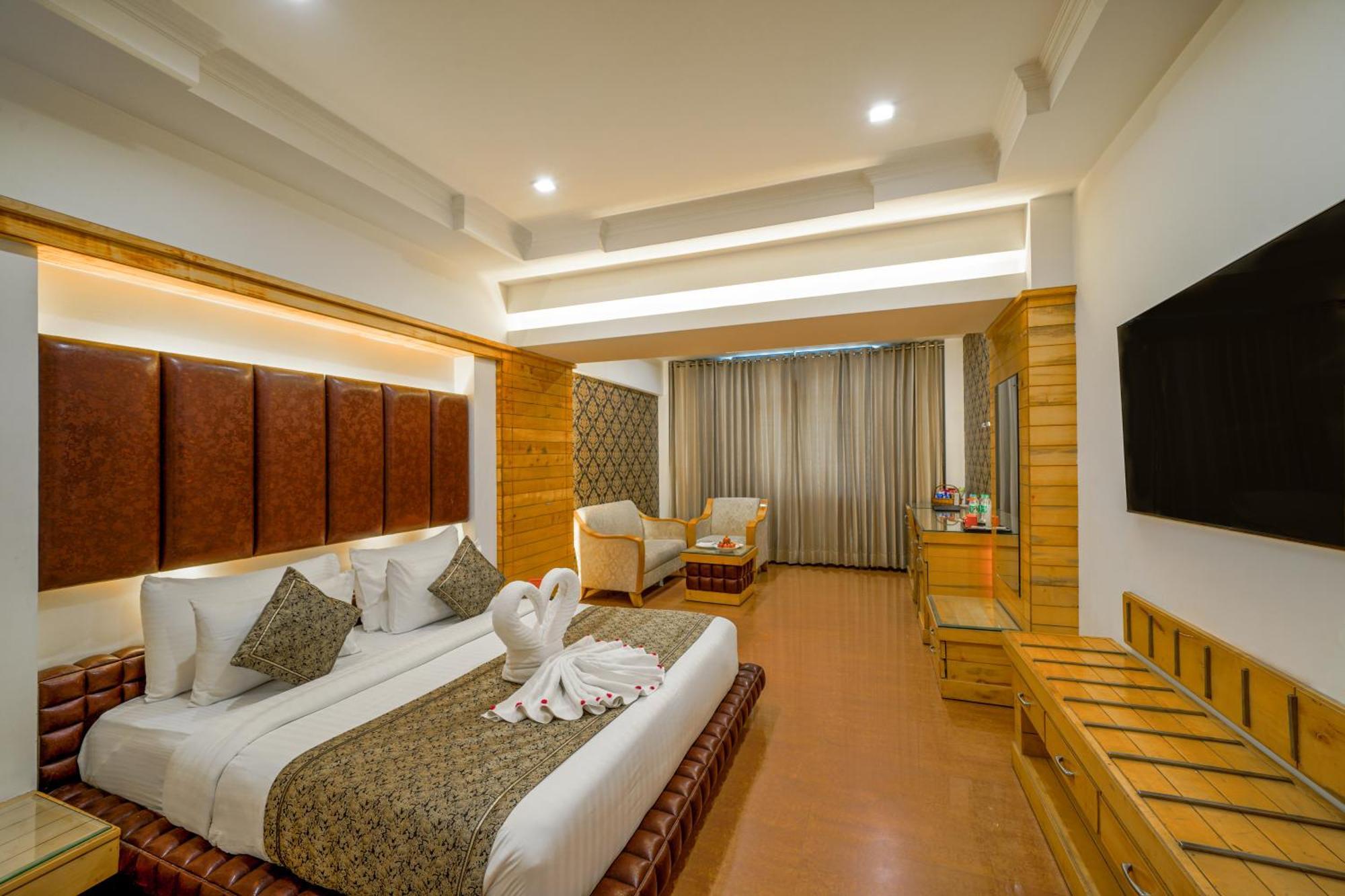 Hotel Saffron Leaf Dehradun Dış mekan fotoğraf