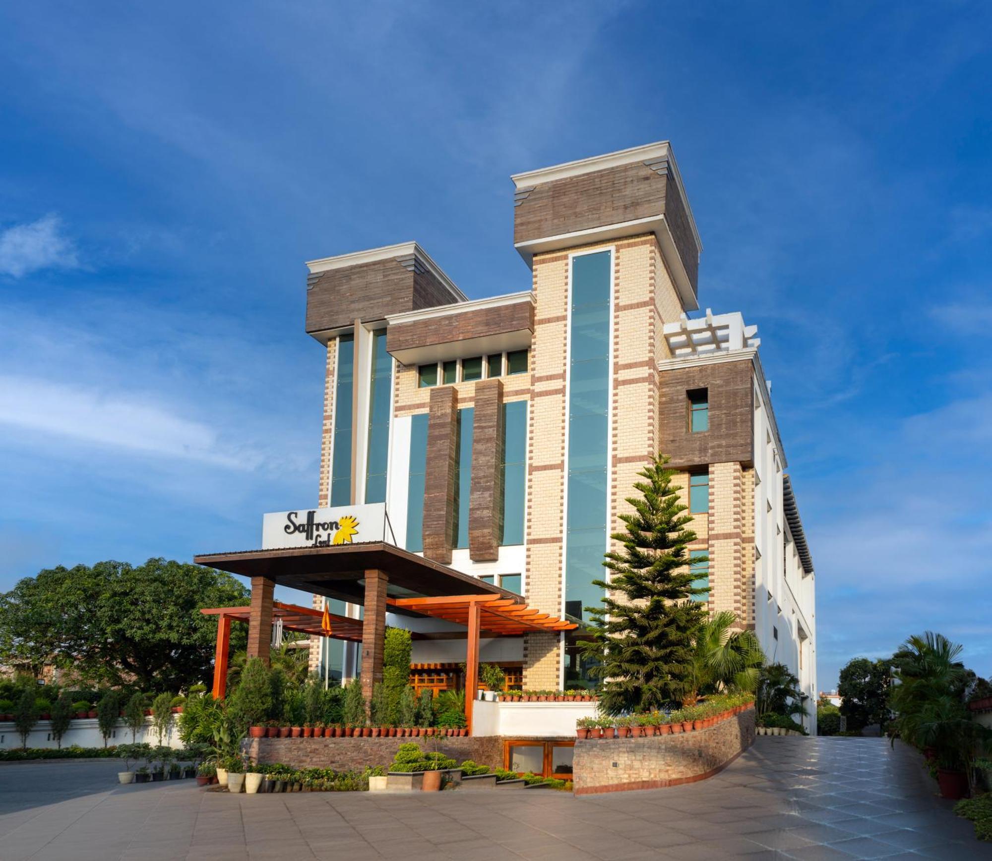 Hotel Saffron Leaf Dehradun Dış mekan fotoğraf