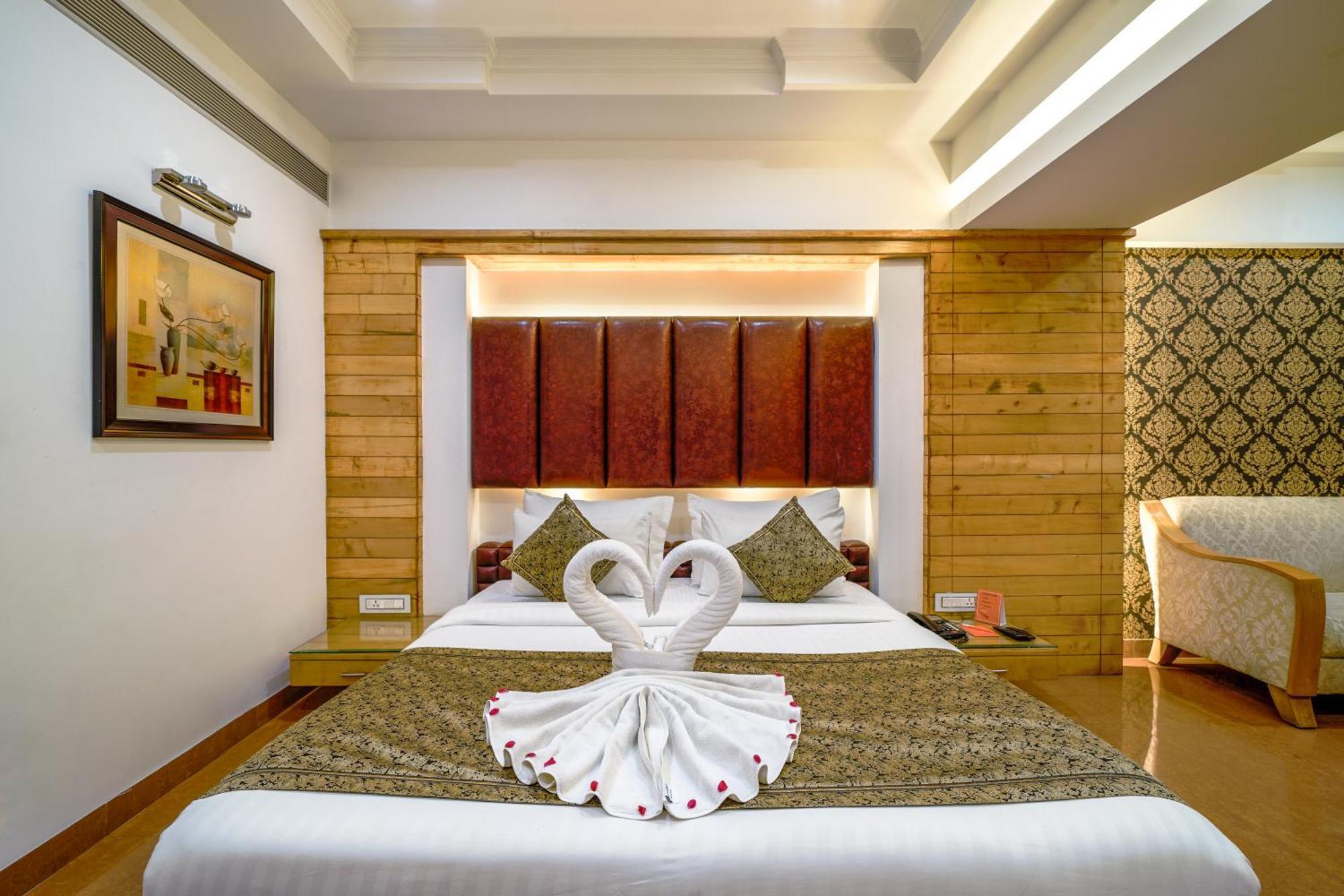 Hotel Saffron Leaf Dehradun Dış mekan fotoğraf