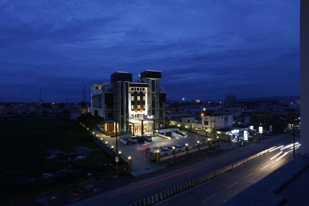 Hotel Saffron Leaf Dehradun Dış mekan fotoğraf