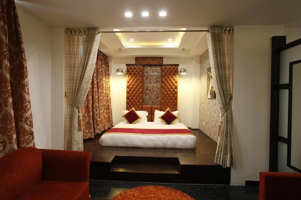 Hotel Saffron Leaf Dehradun Dış mekan fotoğraf